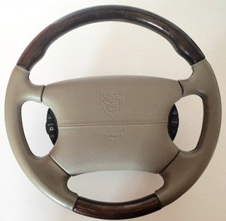 HJG9181AAAEK Sable leather / walnut wood steering wheel